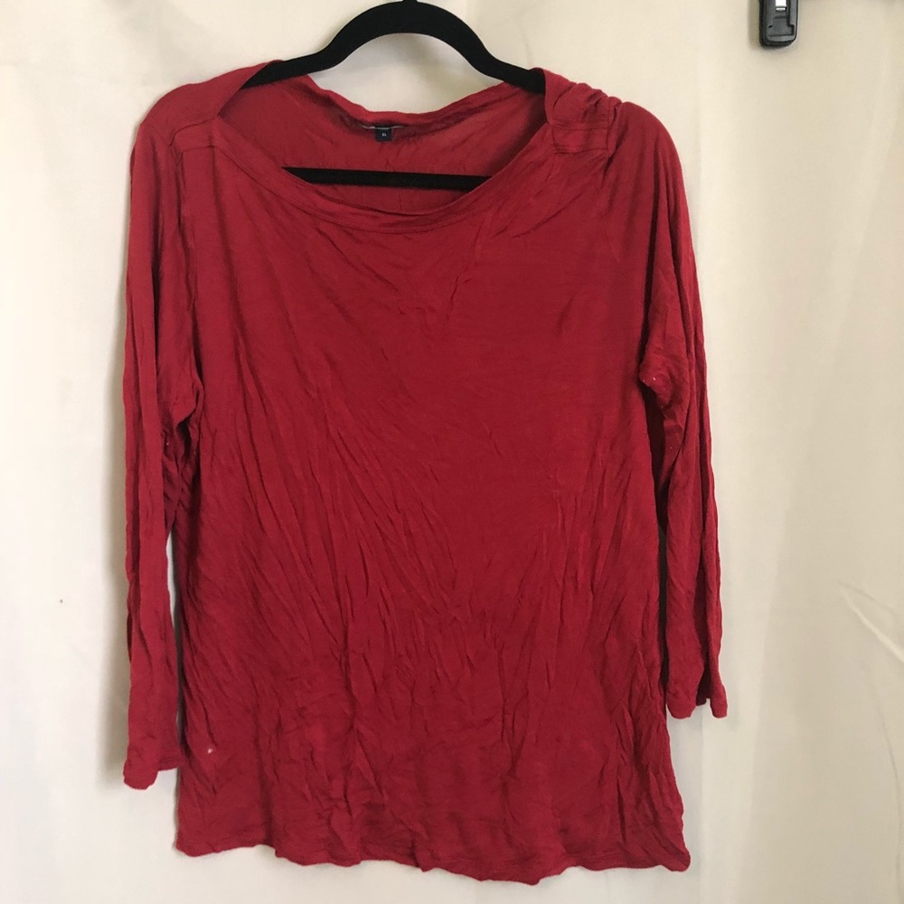 Quarter sleeve red shirt
